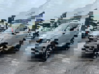 New 2025 Volvo XC40 B5 Plus w/ Protection Package Premier