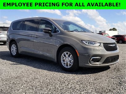 New 2025 Chrysler Pacifica Select