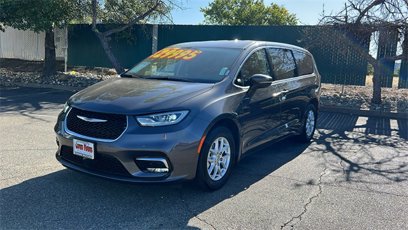 Used 2023 Chrysler Pacifica Touring-L