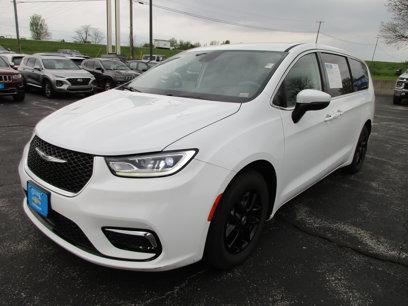 Used 2023 Chrysler Pacifica Touring-L