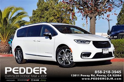New 2025 Chrysler Pacifica Pinnacle w/ Trailer Tow Group