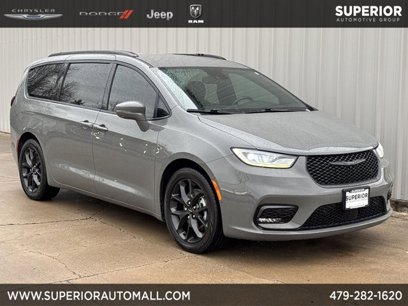 Used 2021 Chrysler Pacifica Touring-L w/ Uconnect Theater Family Group