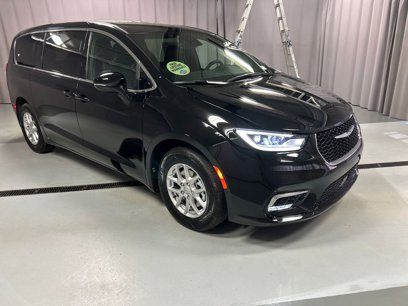 New 2025 Chrysler Pacifica Select