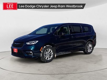 New 2025 Chrysler Pacifica Select