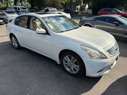 Used 2011 INFINITI G37 x w/ Interior Accent Pkg