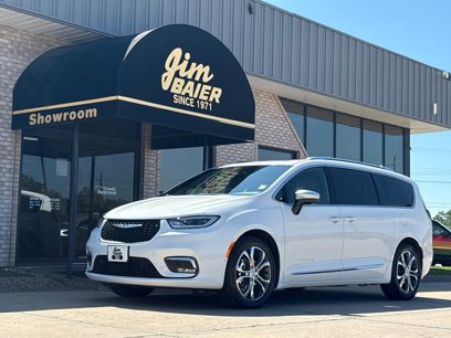 New 2025 Chrysler Pacifica Pinnacle w/ Trailer Tow Group