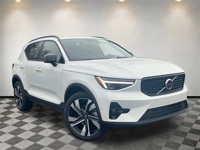 New 2025 Volvo XC40 B5 Ultra w/ Protection Package