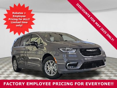 New 2025 Chrysler Pacifica Select
