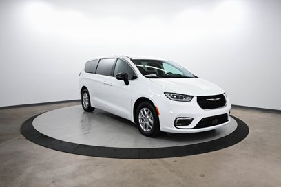 Certified 2024 Chrysler Pacifica Touring-L