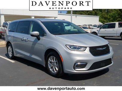 Used 2023 Chrysler Pacifica Touring-L