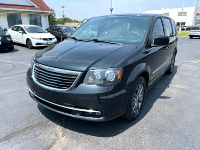 Used 2016 Chrysler Town & Country S w/ Driver Convenience Group