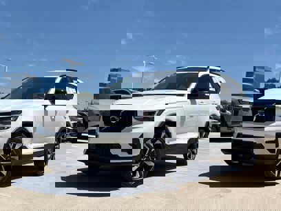 New 2026 Volvo XC40 B4 Plus w/ Protection Package Premier