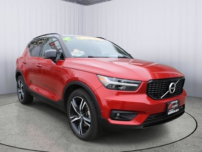 Used 2019 Volvo XC40 T5 R-Design