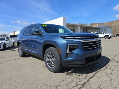 New 2025 Chevrolet Traverse LT