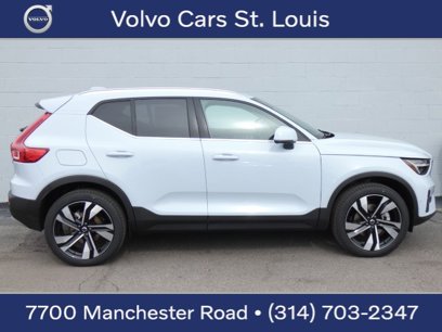 New 2025 Volvo XC40 B5 Plus w/ Climate Package