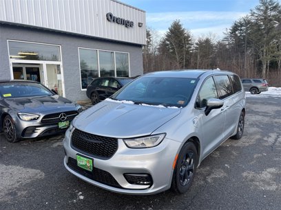 New 2023 Chrysler Pacifica Touring-L w/ S Appearance Package