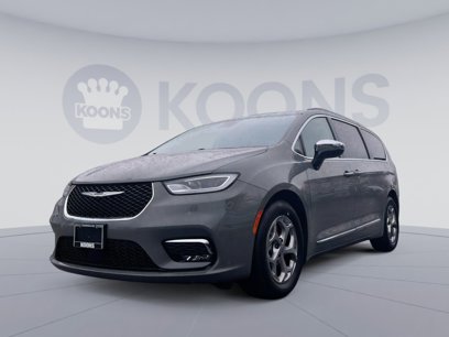 Used 2023 Chrysler Pacifica Limited