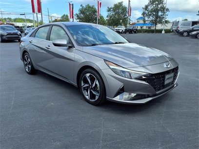 Used 2023 Hyundai Elantra Limited w/ Preferred Accessory Package
