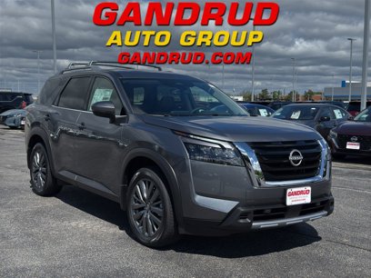New 2025 Nissan Pathfinder SL w/ SL Premium Package