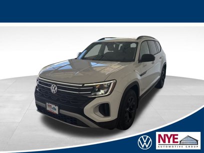 New 2025 Volkswagen Atlas Peak Edition SE