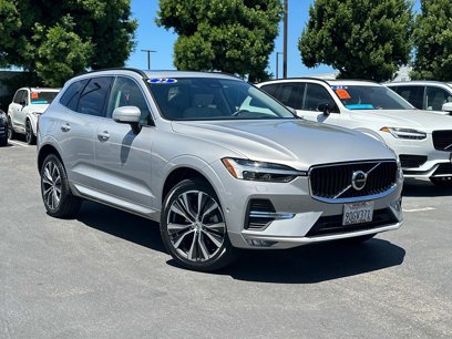 Certified 2022 Volvo XC60 B5 Momentum w/ Advanced Package