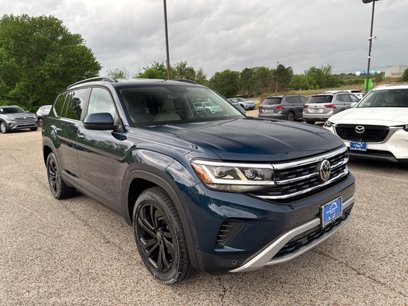 Used 2022 Volkswagen Atlas SE w/ Black Wheel Package