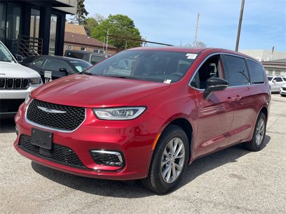 New 2025 Chrysler Pacifica Select