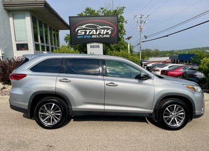 Used 2019 Toyota Highlander SE