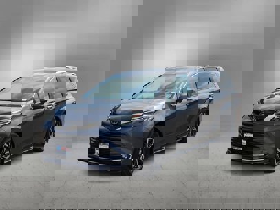 Used 2025 Toyota Sienna Platinum