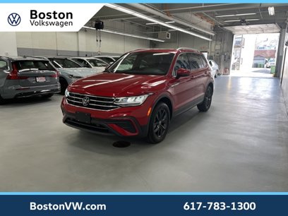 Used 2024 Volkswagen Tiguan SE w/ Panoramic Sunroof Package