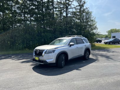 New 2025 Nissan Pathfinder SL w/ SL Premium Package