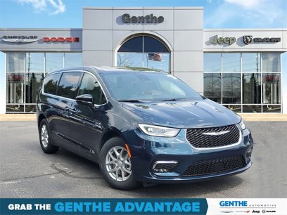 New 2025 Chrysler Pacifica Select