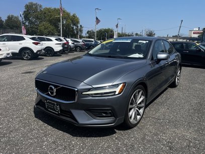 Used 2021 Volvo S60 T6 Momentum w/ Premium Package