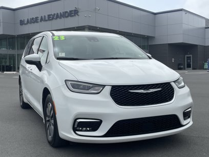 Used 2023 Chrysler Pacifica Touring-L