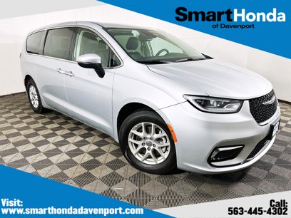 Used 2023 Chrysler Pacifica Touring-L