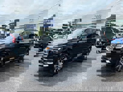 New 2025 Volvo XC90 T8 Plus w/ Protection Package Premier