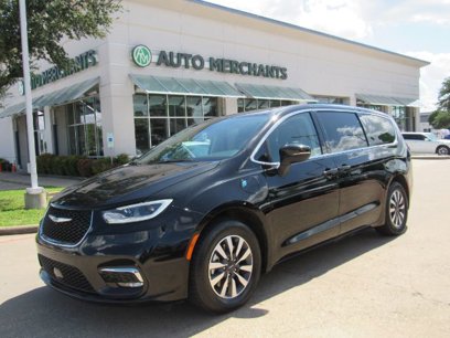 Used 2023 Chrysler Pacifica Touring-L