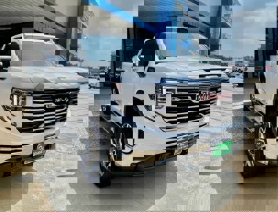 New 2025 GMC Sierra 1500 SLT