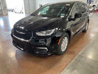 New 2025 Chrysler Pacifica Select