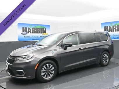 Used 2023 Chrysler Pacifica Touring-L