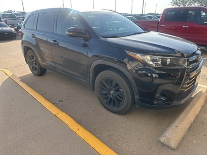 Used 2019 Toyota Highlander SE w/ Nightshade Edition