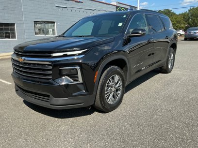 Used 2025 Chevrolet Traverse LT