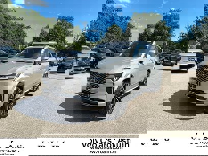 New 2025 Volvo XC90 B5 Plus w/ Protection Package Premier