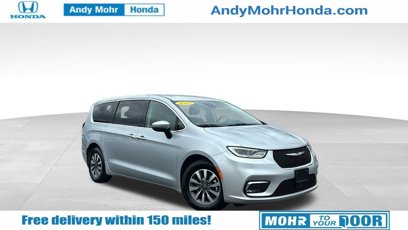 Used 2023 Chrysler Pacifica Touring-L