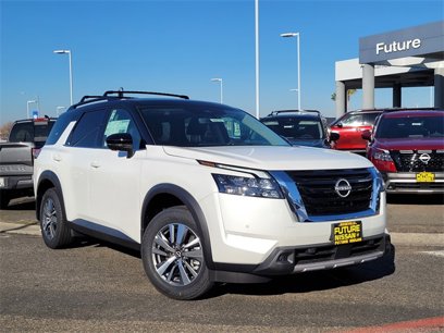 New 2025 Nissan Pathfinder SL w/ Cargo Package