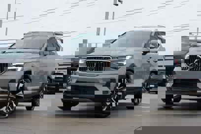 New 2025 Volvo XC40 B5 Plus w/ Protection Package Premier