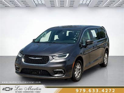 Used 2023 Chrysler Pacifica Touring-L
