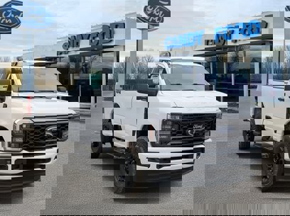 New 2025 Ford F350 4x4 Regular Cab Super Duty