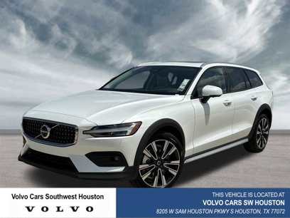 New 2025 Volvo V60 B5 Cross Country Ultra w/ Protection Package Premier