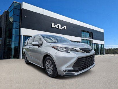 Used 2021 Toyota Sienna XLE